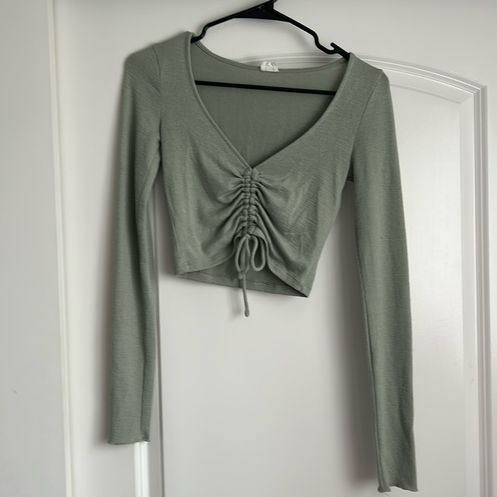 Aritzia sage cropped long sleeve